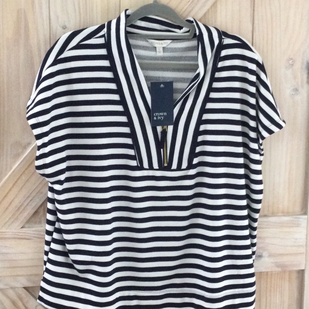 crown & ivy Black and White Striped Short Sleeve V-Neck Top with Zip Accent